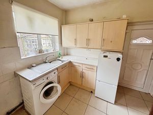 Kitchen Diner- click for photo gallery